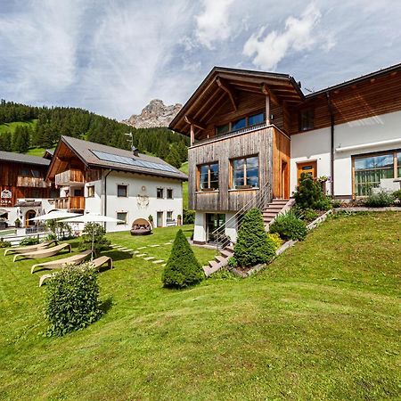 Villa Flora Mountain Lodges Сан Касиано Екстериор снимка