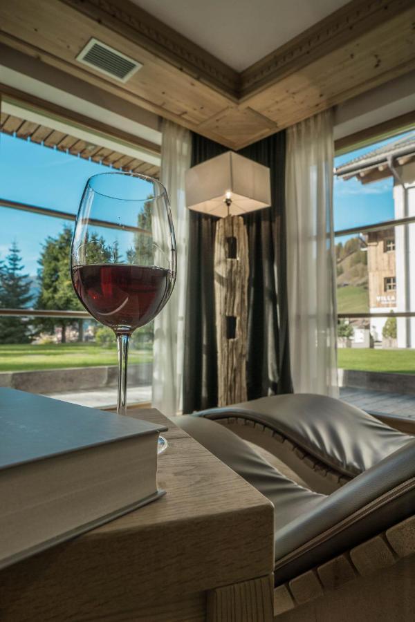 Villa Flora Mountain Lodges Сан Касиано Екстериор снимка