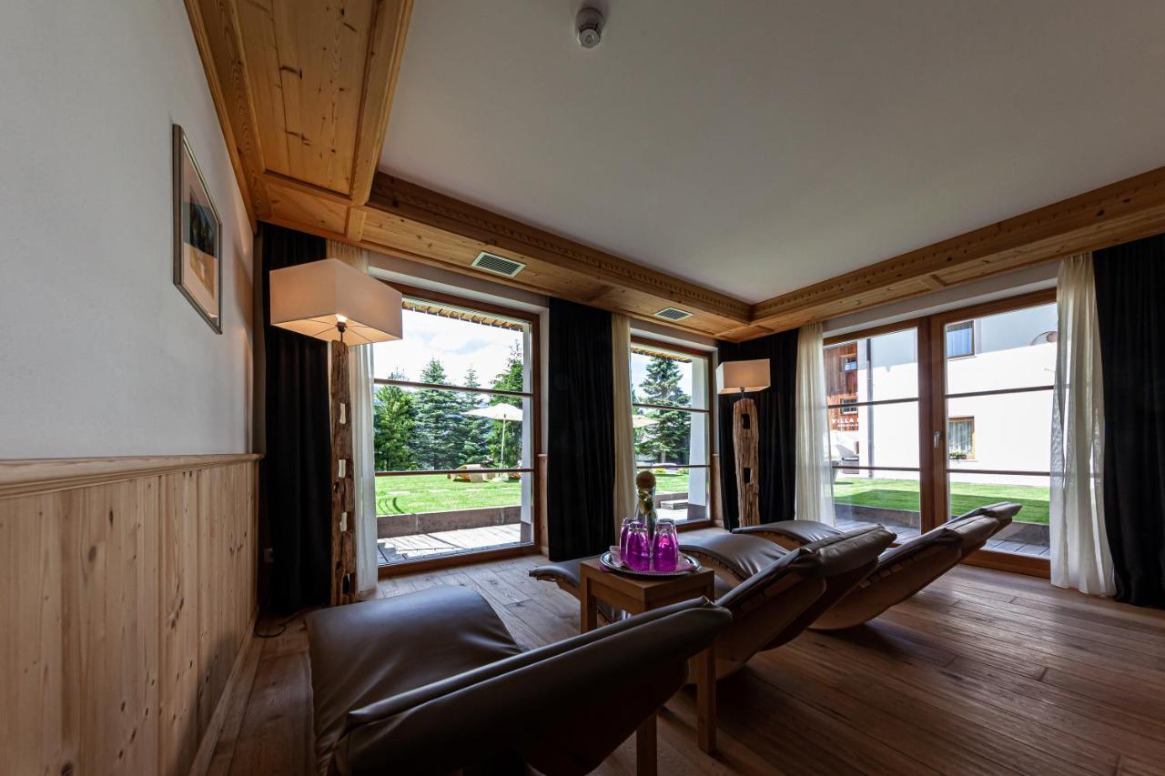 Villa Flora Mountain Lodges Сан Касиано Екстериор снимка