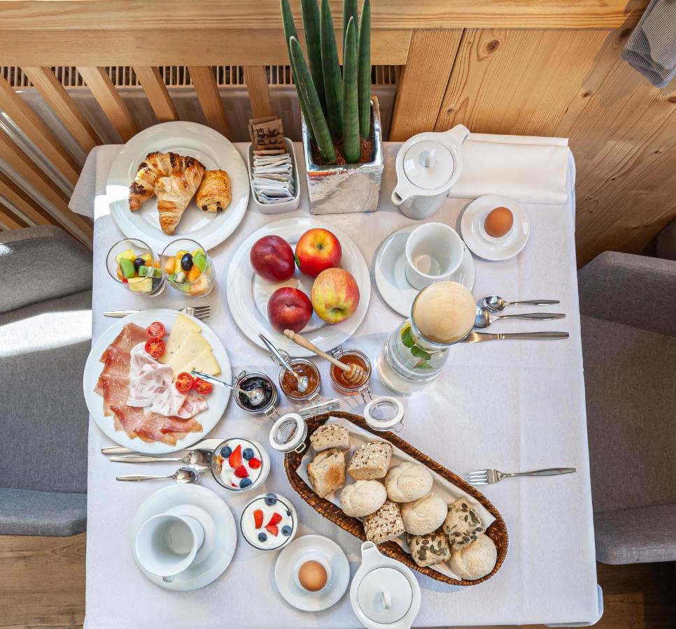 Villa Flora Mountain Lodges Сан Касиано Екстериор снимка