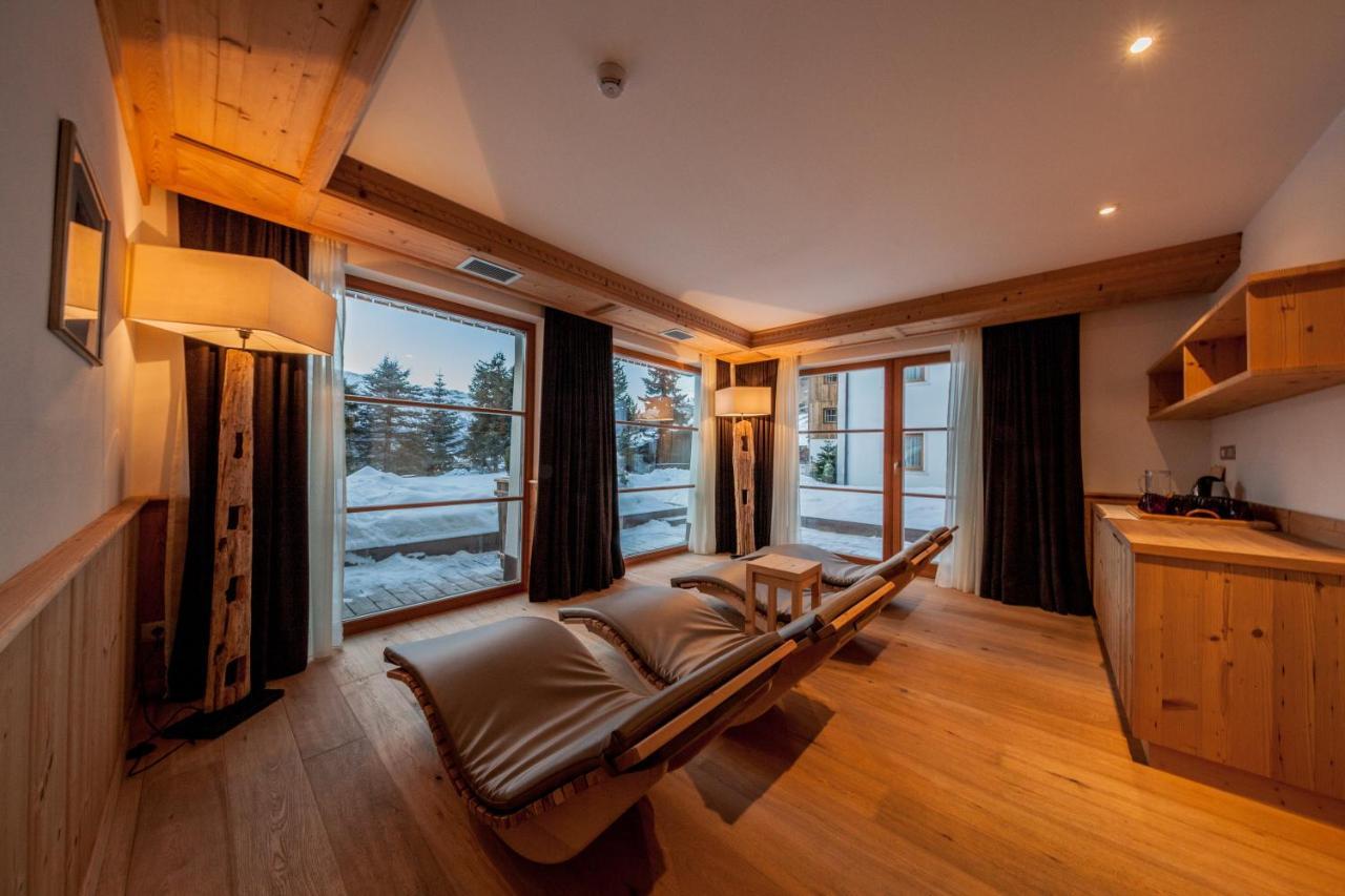 Villa Flora Mountain Lodges Сан Касиано Екстериор снимка