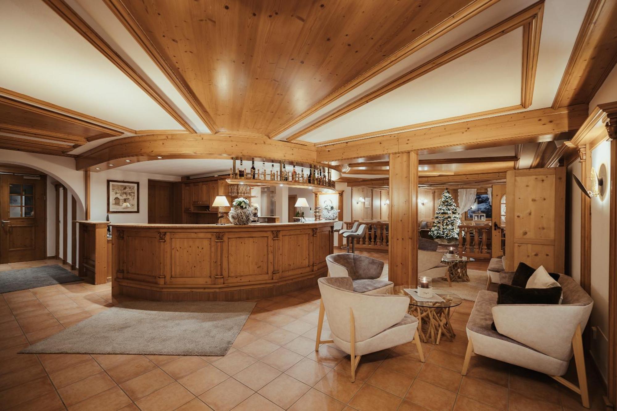 Villa Flora Mountain Lodges Сан Касиано Екстериор снимка