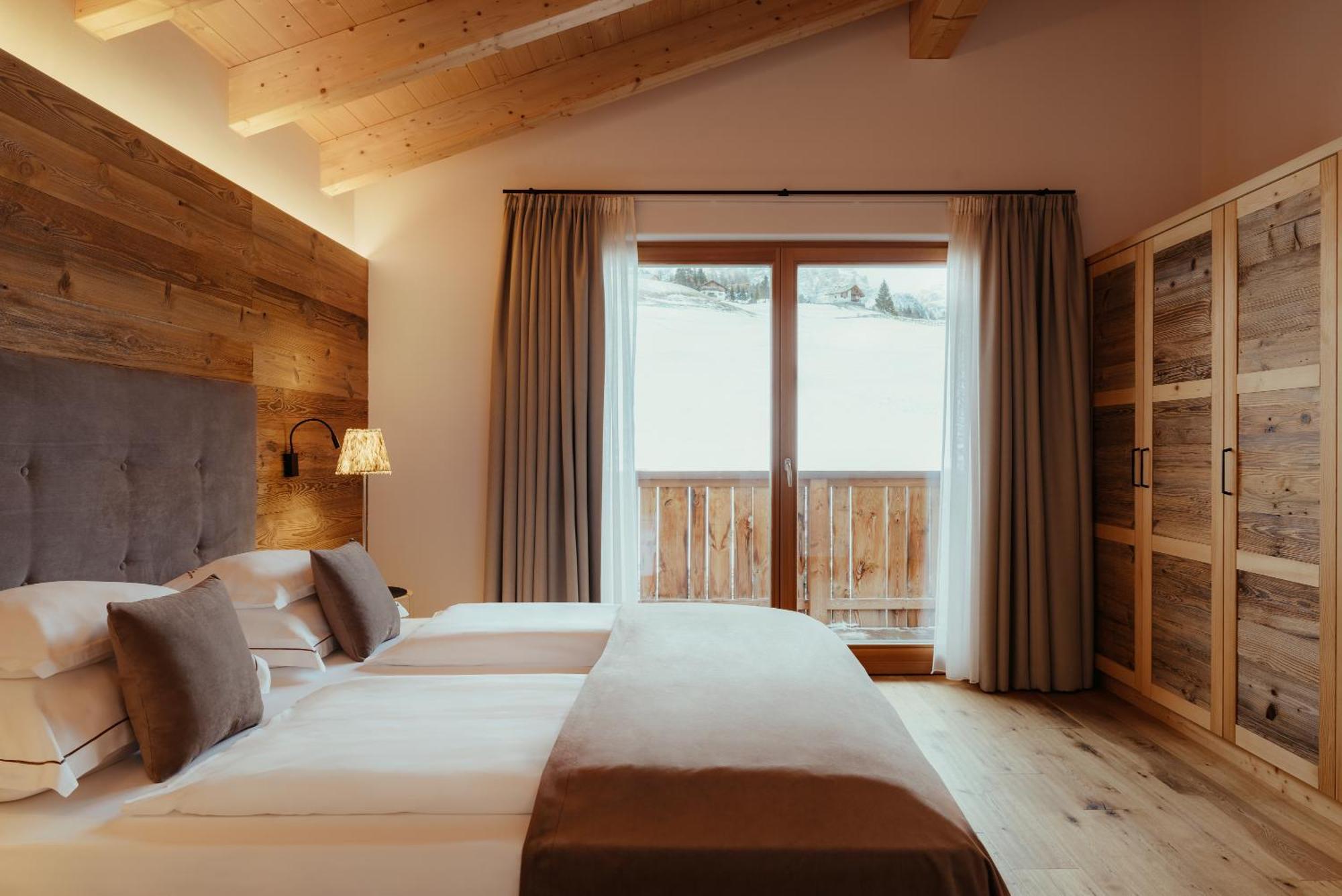 Villa Flora Mountain Lodges Сан Касиано Екстериор снимка