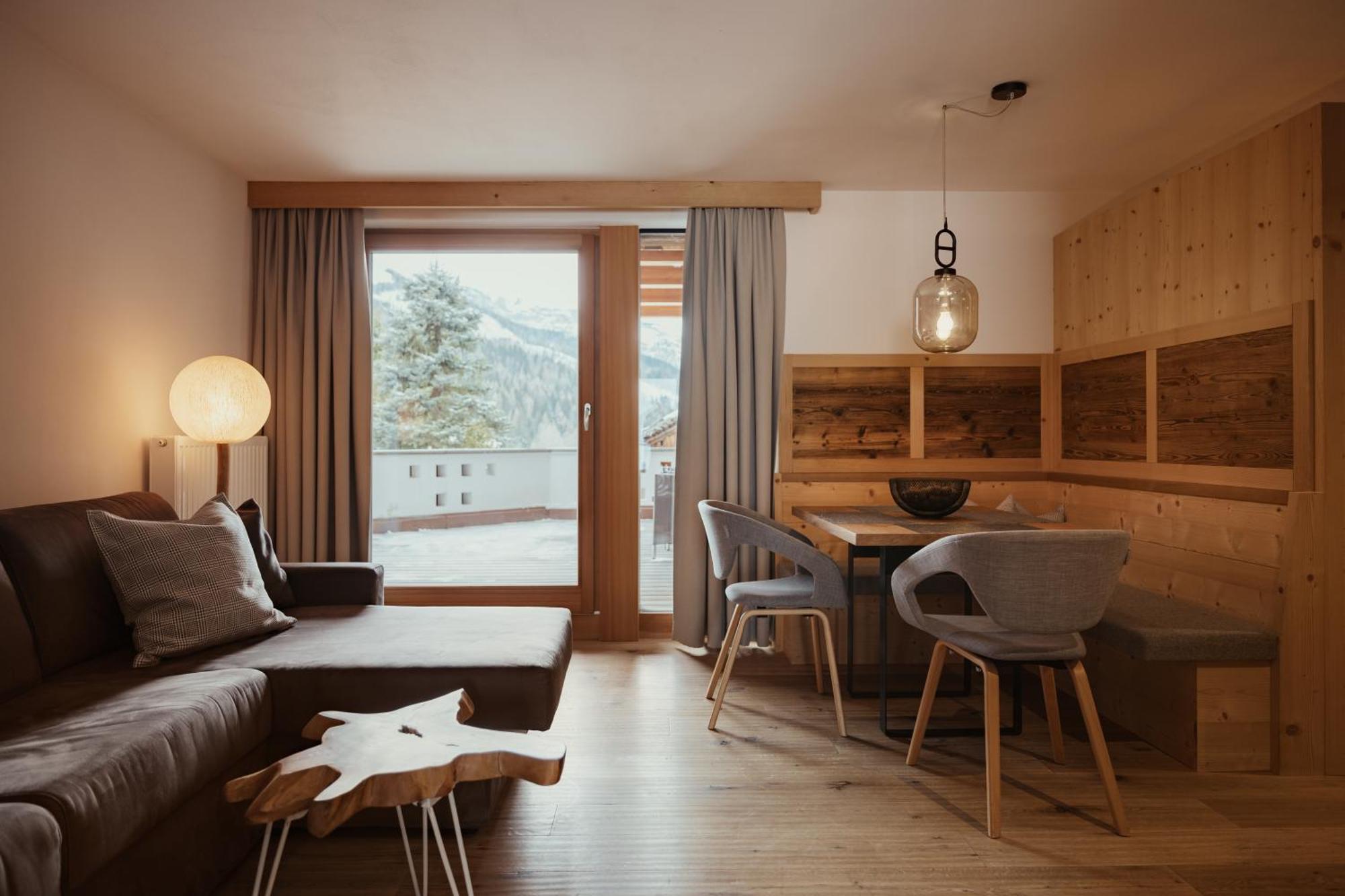Villa Flora Mountain Lodges Сан Касиано Екстериор снимка