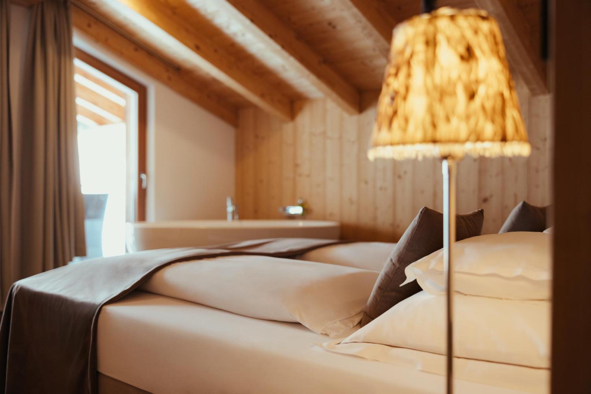 Villa Flora Mountain Lodges Сан Касиано Екстериор снимка