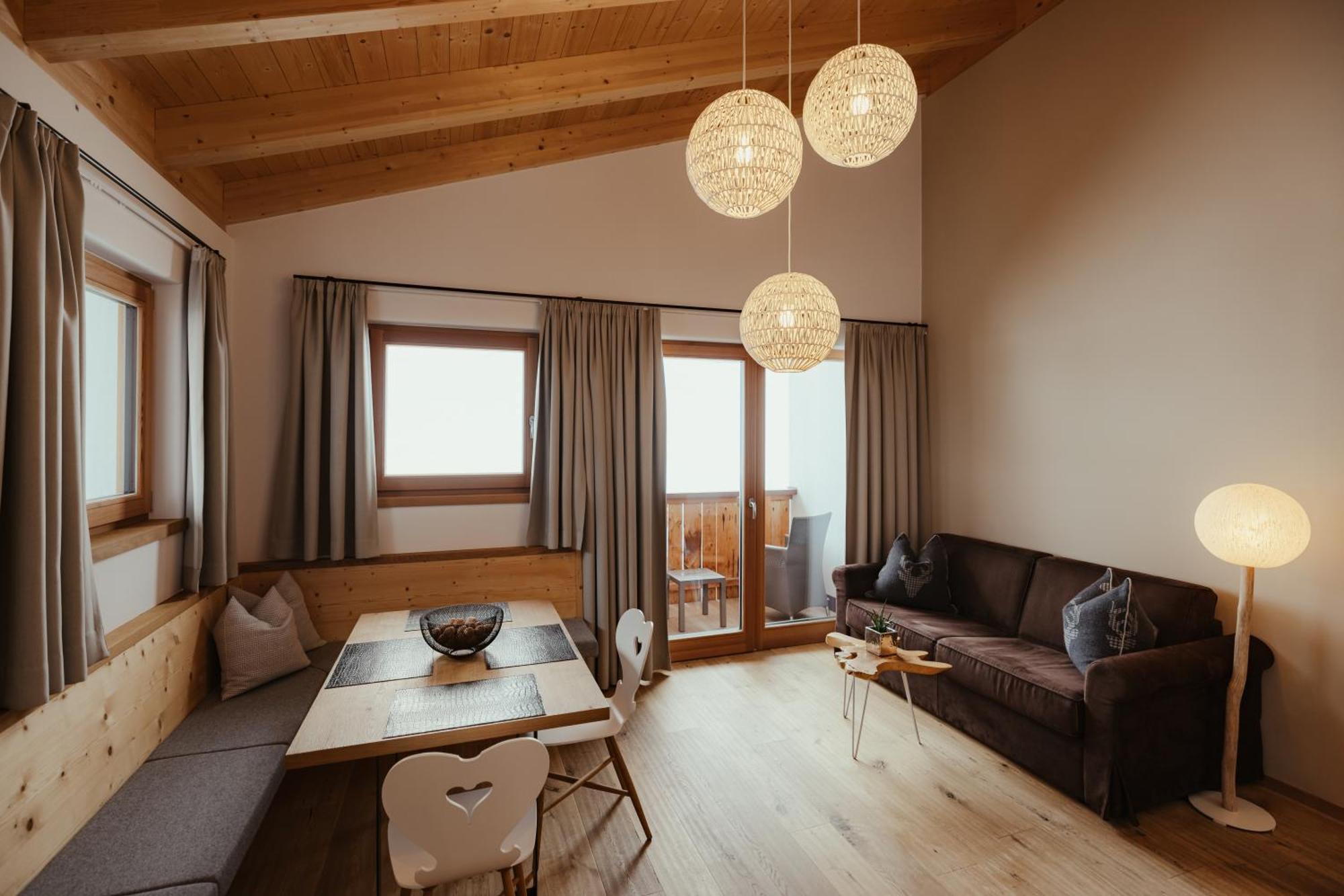 Villa Flora Mountain Lodges Сан Касиано Екстериор снимка