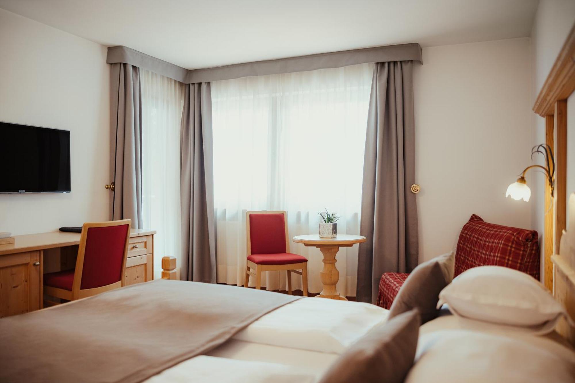 Villa Flora Mountain Lodges Сан Касиано Екстериор снимка