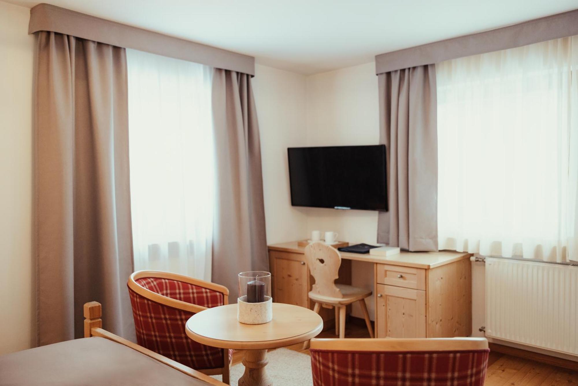 Villa Flora Mountain Lodges Сан Касиано Екстериор снимка