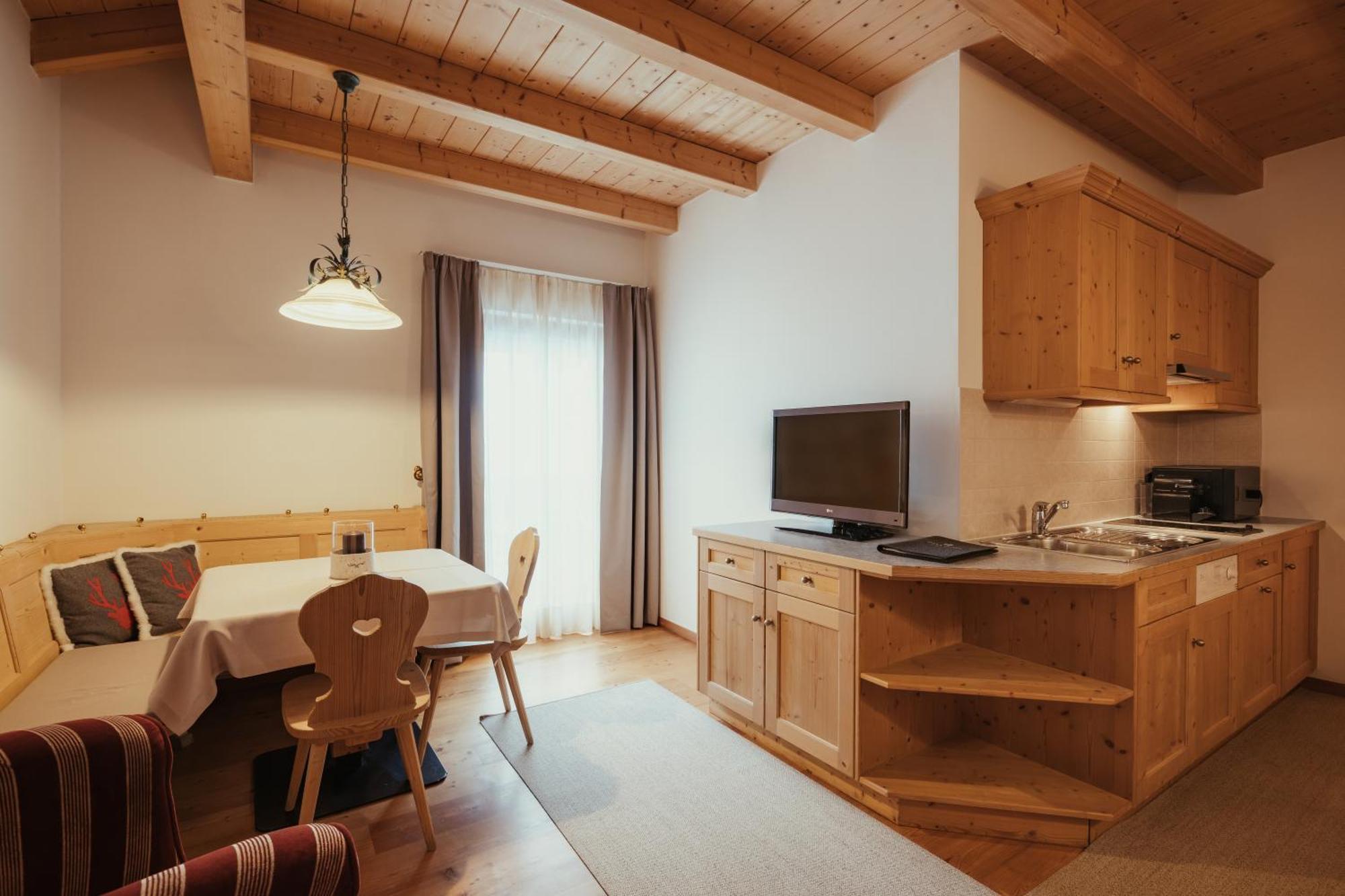 Villa Flora Mountain Lodges Сан Касиано Екстериор снимка