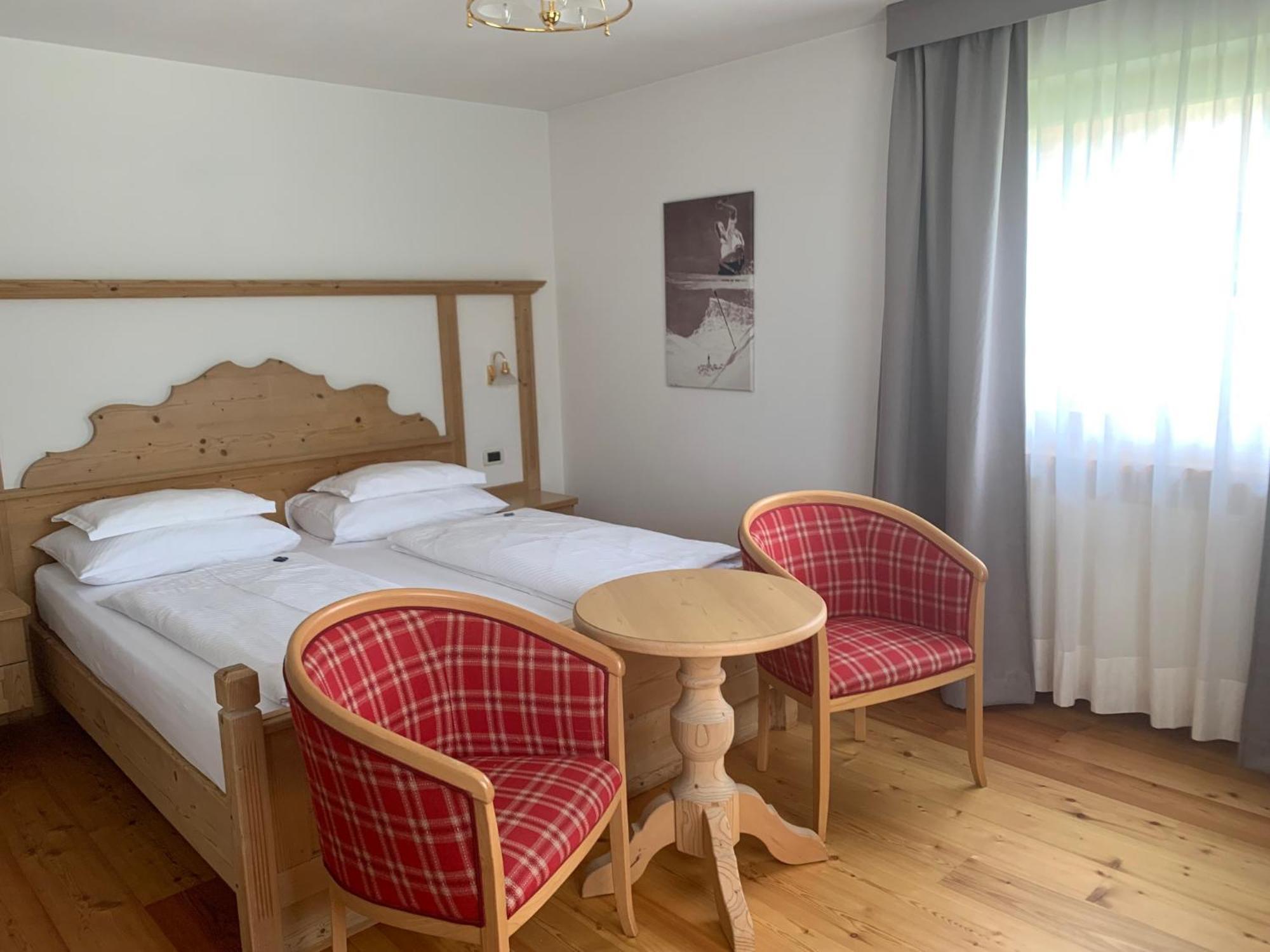 Villa Flora Mountain Lodges Сан Касиано Екстериор снимка