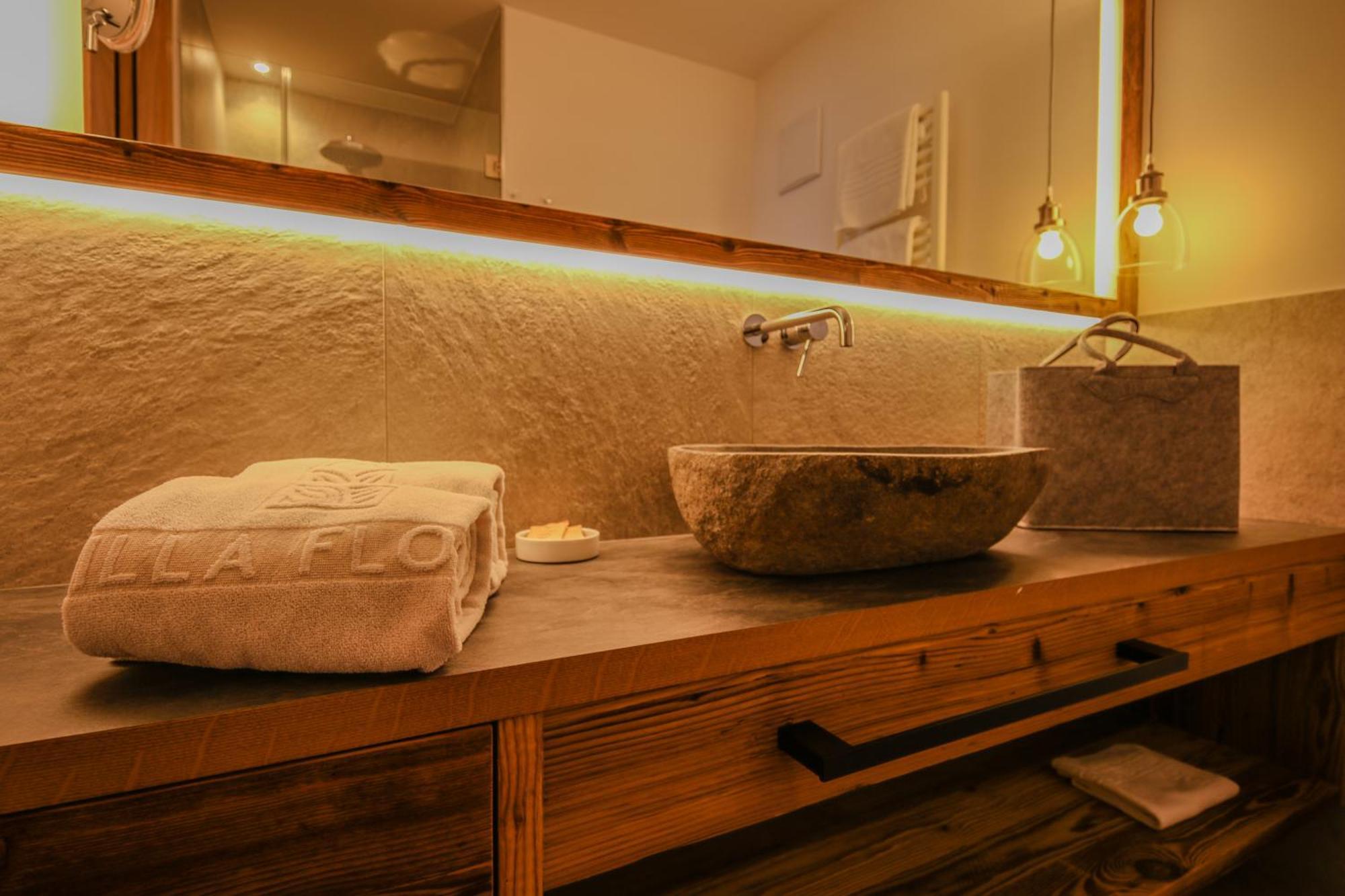 Villa Flora Mountain Lodges Сан Касиано Екстериор снимка
