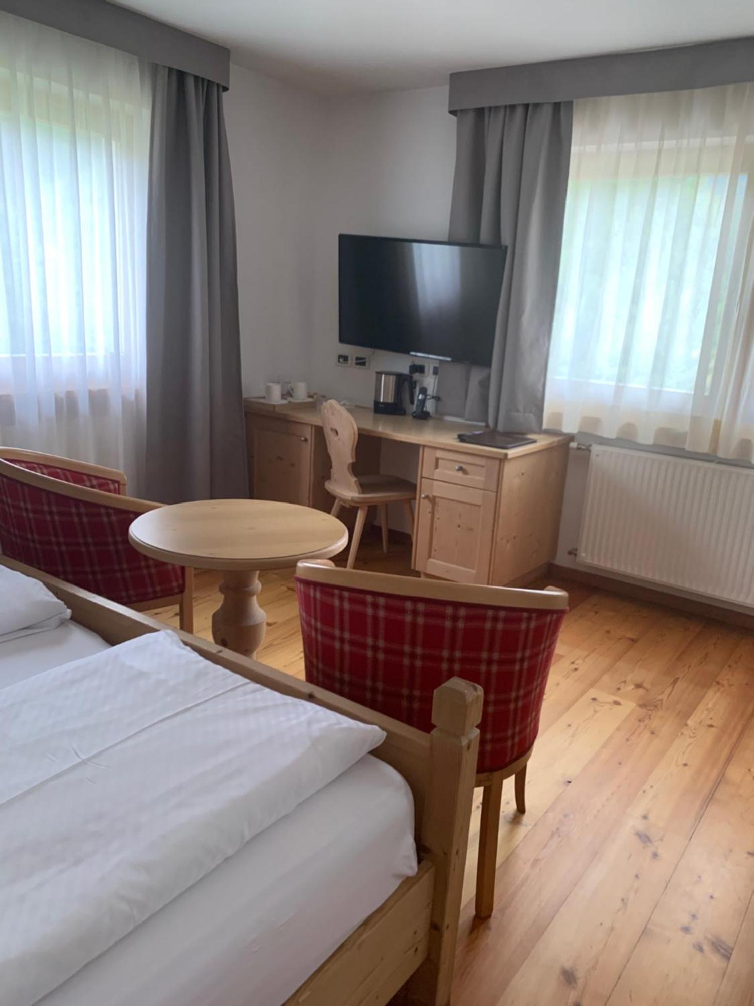 Villa Flora Mountain Lodges Сан Касиано Екстериор снимка